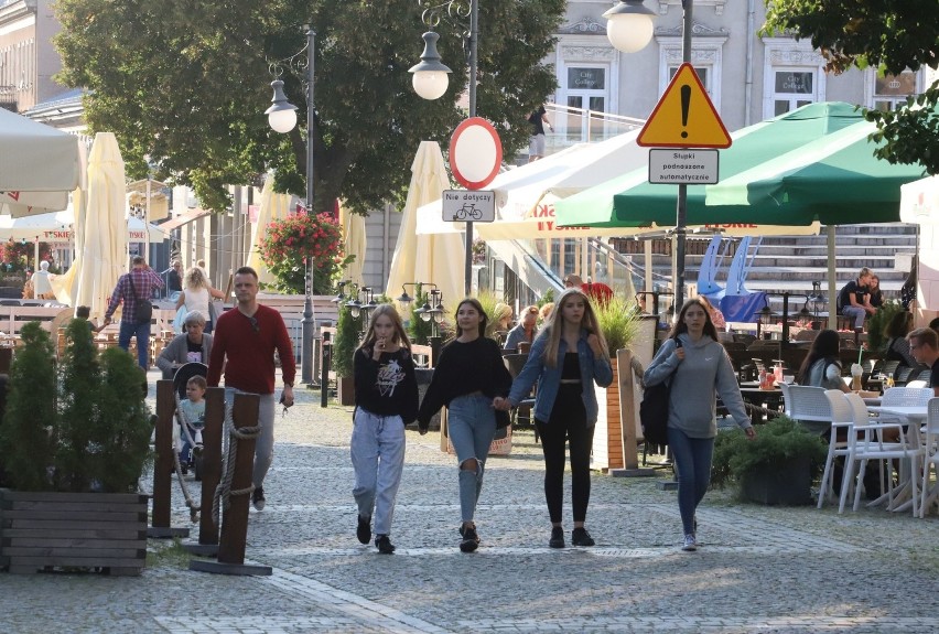 Deptak w Radomiu tętnił życiem. Dużo spacerujących i gości w lokalach. Zobaczcie zdjęcia!