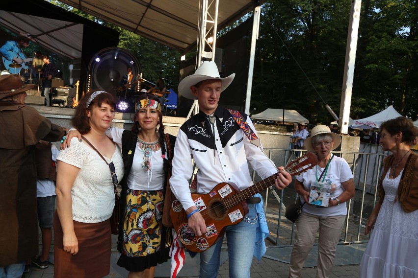 XII Edycja festiwalu Czyste Country przyciągnęła do wolsztyńskiego parku  prawdziwe tłumy