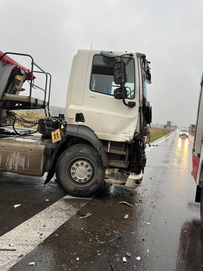 Ciężarówki zderzyły się na skrzyżowaniu w gminie Rusiec AKTUALIZACJA
