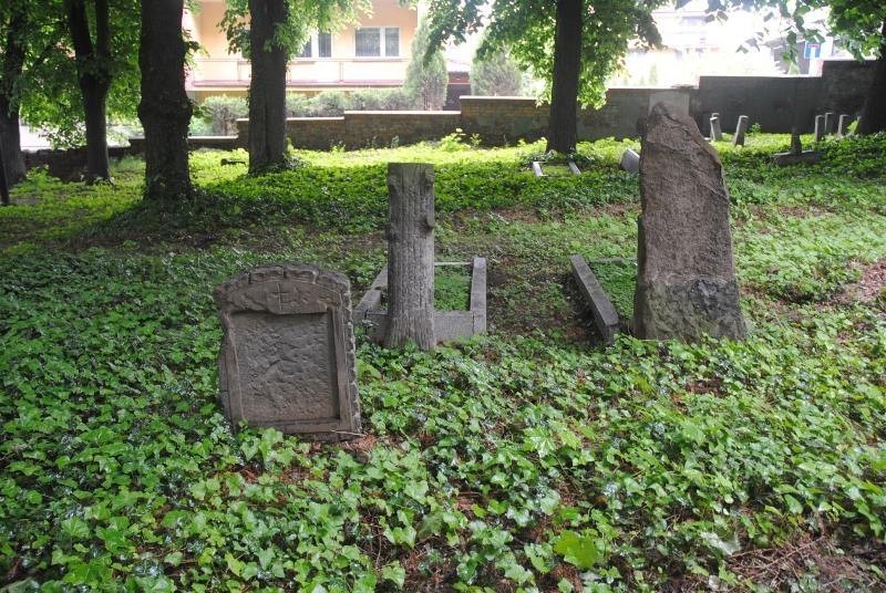 Czempiń: Jak SPiSZCZ ratuje cmentarz ewangelicki i dlaczego...