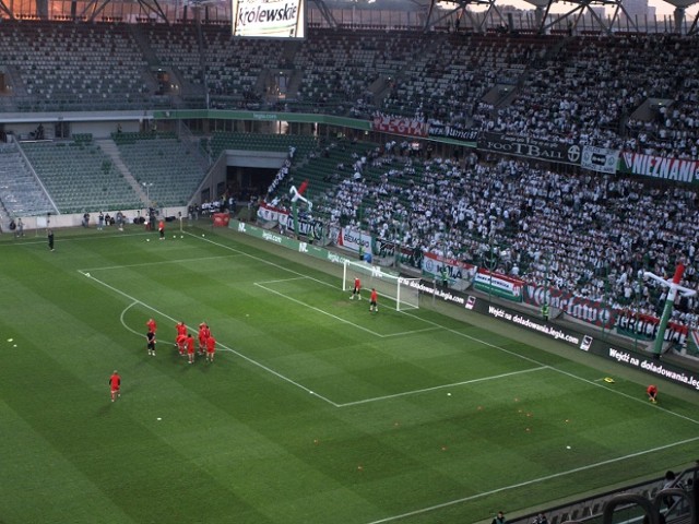 Piłkarze Widzewa Łódź grają dzisiaj na wyjeździe z Legią ...