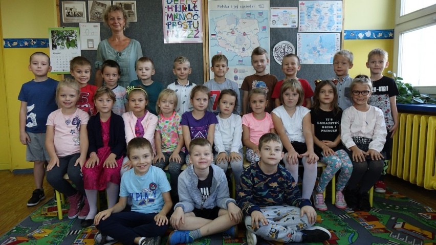 Grupowe zdjęcia tegorocznych pierwszoklasistów ze Szkoły Podstawowej nr 2 w Obornikach [FOTO]