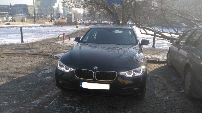 Policja w Warszawie otrzymała nowe BMW. Nieoznakowane samochody już patrolują ulice!