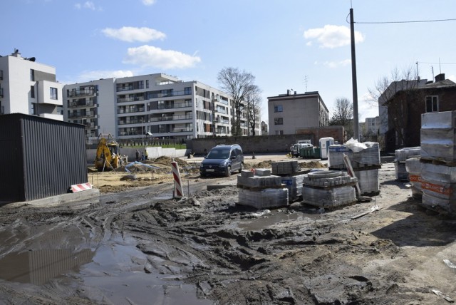 Parking przy Jagiellońskiej w Skierniewicach podczas drugiego etapu rozbudowy