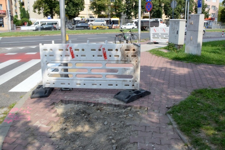 Zamknięte przejazdy rowerowe na ulicy Warszawskiej w Kielcach. Dlaczego? Zobacz zdjęcia