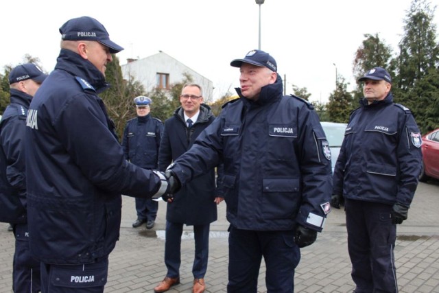 4 lutego przy Komisariacie Policji w Gniewkowie odbyło się uroczyste przekazanie radiowozu dla policjantów
