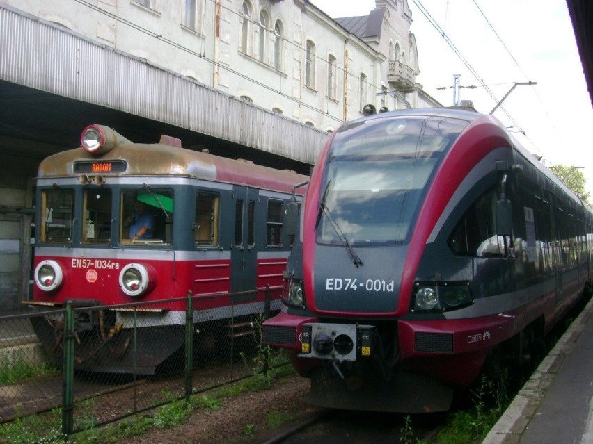 Przewozy Regionalne (z lewej) i PKP Intercity (z prawej)...