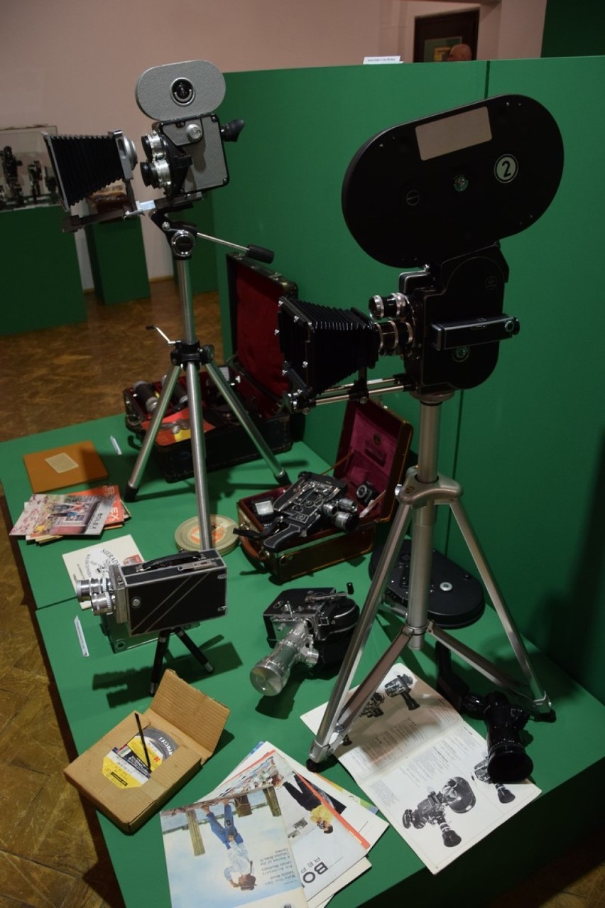 „Mała historia kamery” na wystawie w Muzeum Okręgowym w Sieradzu. Do obejrzenia część kolekcji Henryka Skowrońskiego