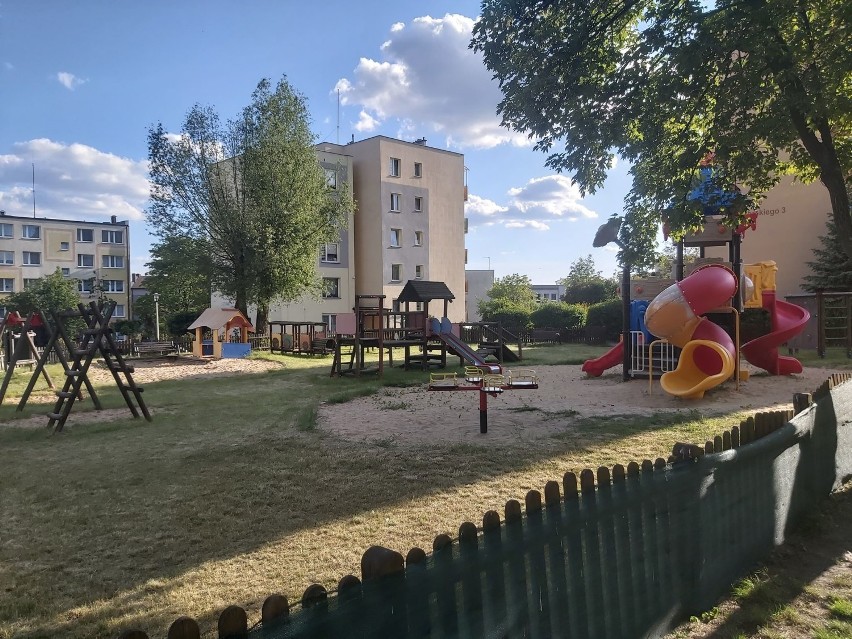 Place zabaw w Lipnie nadal są zamknięte. Rodzice i dzieci czekają [sonda, zdjęcia]