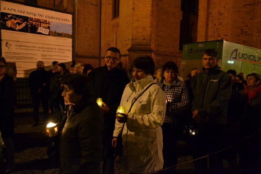 Pelplin: Procesja ze świecami na Górę Jana Pawła II. ZOBACZ ZDJĘCIA