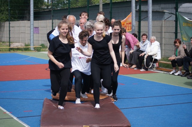 Tydzień Seniora Radomsko 2015: Spartakiada Seniorów "Łączymy pokolenia" w ZSG 7