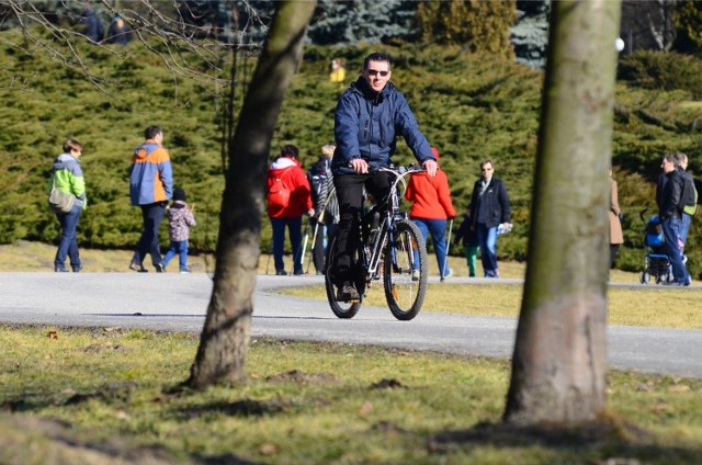 Pierwszy dzień tygodnia, jak na początek marca, okaże się ciepły. Termometry wskażą nawet 15 stopni Celsjusza. Wiatr będzie wiał z prędkością 30 km/h, a ciśnienie osiągnie 995 hPa. Poniedziałek będzie częściowo słoneczny, ale mogą pojawić się przelotne opady deszczu. Biomet będzie niekorzystny.

Sprawdź pogodę na kolejne dni --->