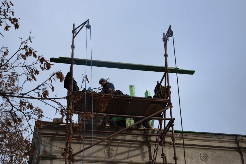 Zbąszyń: Remont dachu Baszty - 27 listopada 2020 [Zdjęcia]