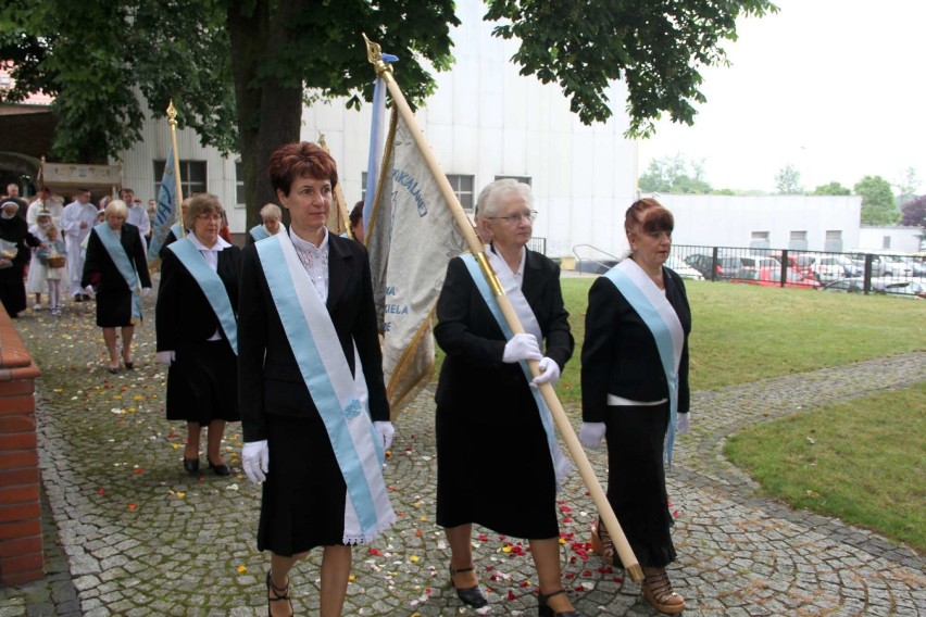 Procesja Bożego Ciała wokół kościoła w parafii pw....