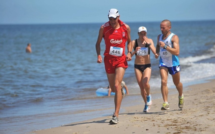 Bieg po plaży w polskim Dubaju - archiwalne zdjęcia