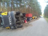 Wywrotka ciężarówki na drodze do Uśnic