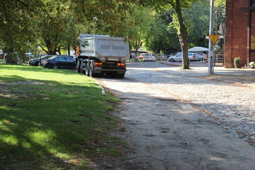 Remont chodników w Parku Wolności. To jeden z ulubionych parków w Szczecinie 