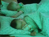 Dzieci śpią spokojnie, ale rodziców czeka stres