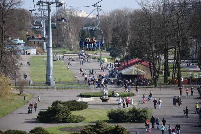 Słoneczne weekendy przyciągają do Parku Śląski tłumy