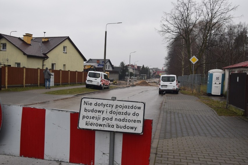 Trwa przebudowa ulicy Wiertniczej w Radomiu. Będzie nowy chodnik i pętla autobusowa. Zobaczcie zdjęcia