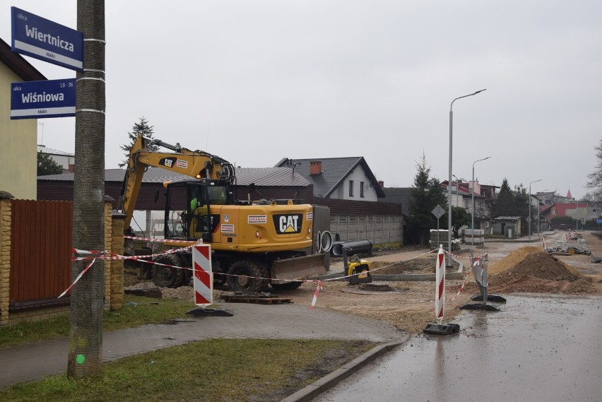 Trwa przebudowa ulicy Wiertniczej w Radomiu. Będzie nowy chodnik i pętla autobusowa. Zobaczcie zdjęcia