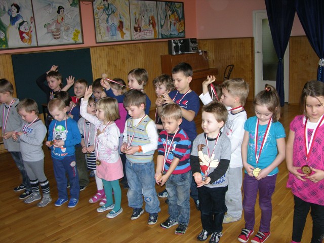 Przedszkole nr 1 w Skierniewicach zorganizowało mistrzostwa szachowe. Wzięło w nim udział 21 przedszkolaków ze wszystkich grup wiekowych. Mistrzem przedszkola nr 1 został Igor Antosik.