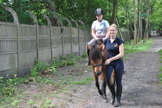 Fundacja Wesoły Smoczek funduje chorym dzieciom m.in. przejażdżki terapeutyczne na koniach