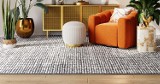 Jak dobrać wielkość dywanu w salonie? Wybierz idealny rozmiar, który modnie ozdobi wnętrze