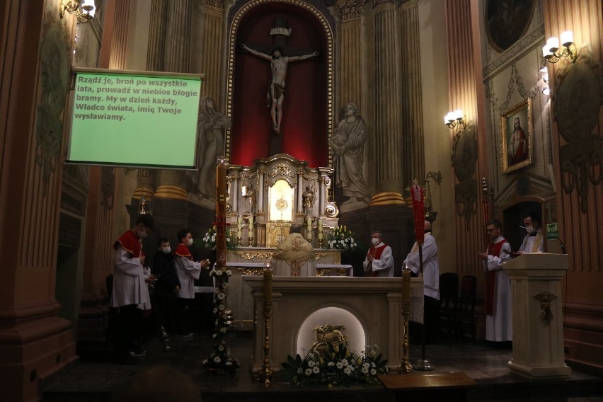 Niedziela Wielkanocna 2021. Rezurekcja w kościele św. Józefa w Wieluniu FOTO