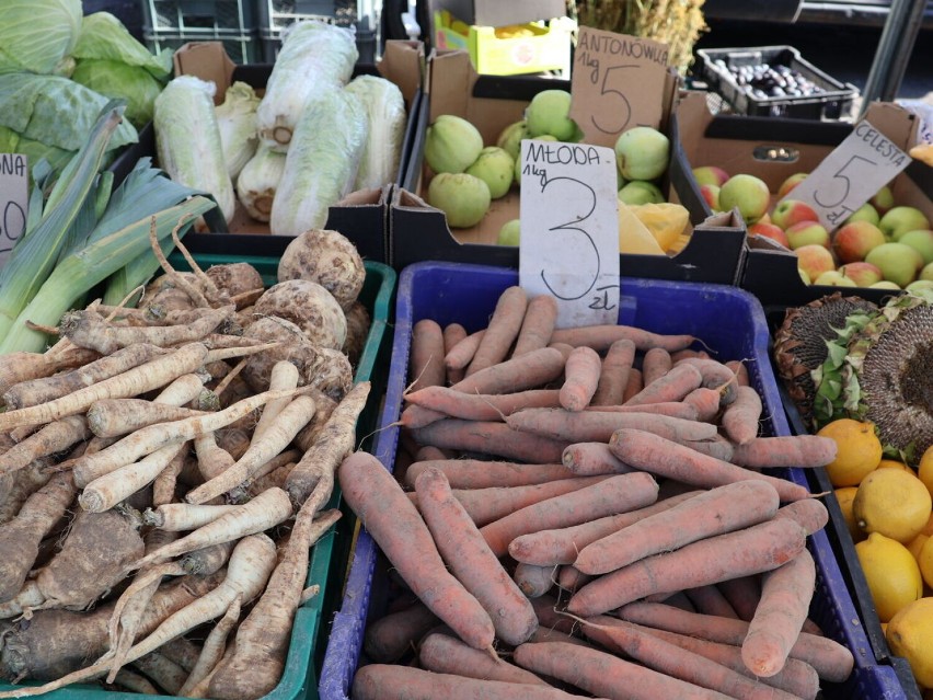 Ceny warzyw i owoców na targu w Radziejowie, 16 sierpnia