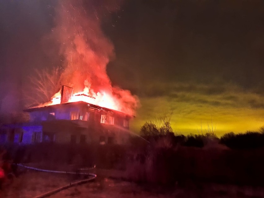 Pożar domu jednorodzinnego we Wrocławiu przy ul. Wilczej