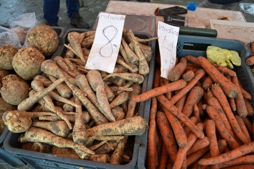 Ceny warzyw i owoców na targu w Stalowej Woli. Hitem jaja ze Szwagrowa
