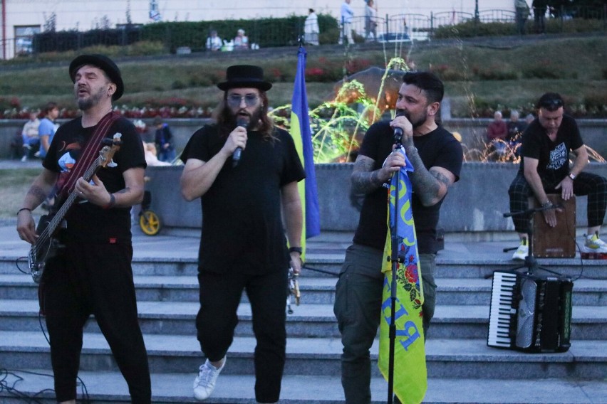 Ukraiński zespół Kozak System dał koncert na przemyskim Rynku [ZDJĘCIA]
