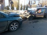 Zderzenie trzech aut w Gostwicy. Dwie osoby zabrane do szpitala