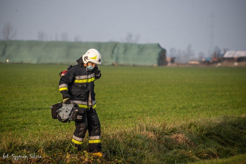 Mężczyzna przygnieciony przez metalowe szyny. Na miejscu lądował LPR [ZDJĘCIA]