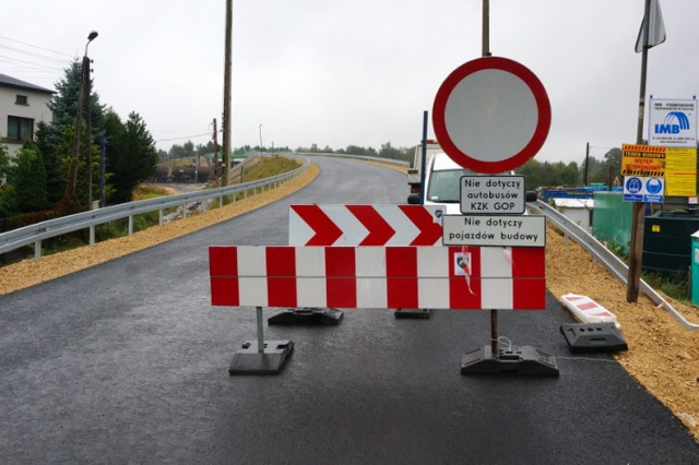 Kierowcy samochodów osobowych i ciężarowych nadal nie mogą wjeżdżać na wiadukt