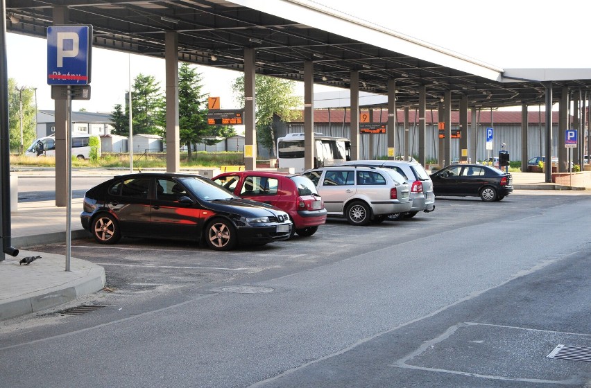 Od czwartku nowe opłaty za postój w strefie płatnego parkowania w Krośnie. Zobaczcie, jakie zmiany i stawki obowiązują od 22 lipca