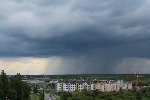 Instytut Meteorologii i Gospodarki Wodnej prognozuje wystąpienie burz z opadami gradu