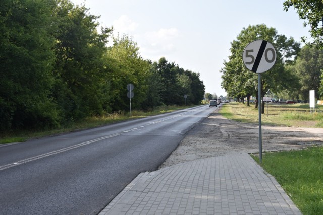 Ul. Gostyńska będzie remontowana. Powstanie też chodnik do McDonald's