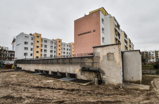 Kapuściska zabudowywane są coraz gęściej - mieszkańców irytuje "blok na bloku" i wycinanie zieleni, ich zdaniem w wielu miejscach niepotrzebne.