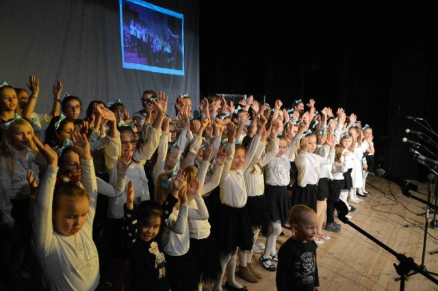 Schola dziecięca Boże Echo dała koncert we włoszczowskim Domu Kultury.