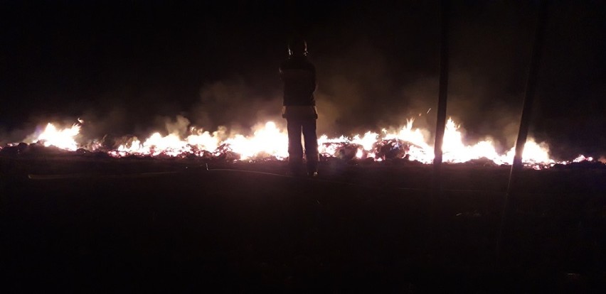 Pożar balotów słomy w miejscowości  Dębnica  