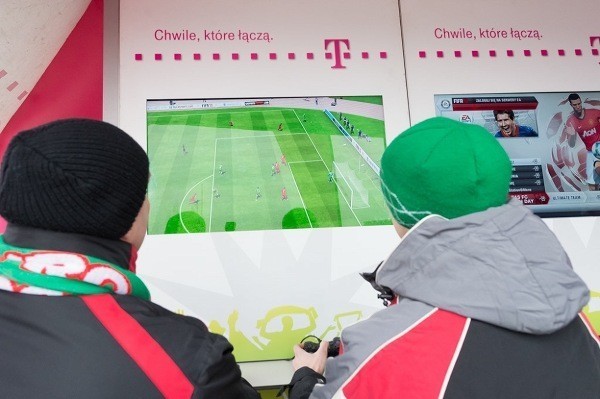 Wrocławianie świetnie bawili się w T-Mobile FanZone. Pięciolatka poprowadziła Barcelonę! (ZDJĘCIA)