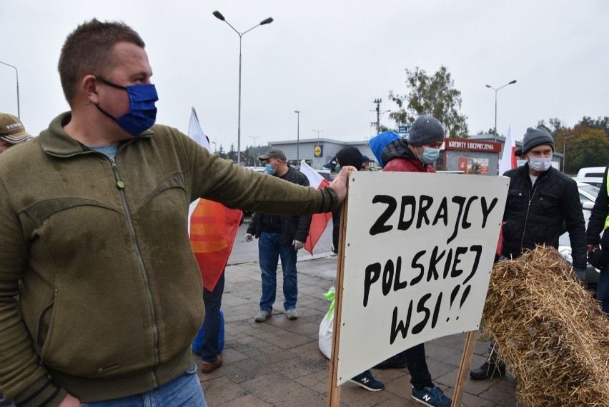 Protest rolników w Pile przeciwko "piątce Kaczyńskiego"