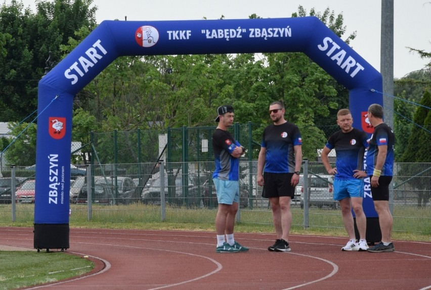 Zbąszyń biega na stadionie Orzeł z TKKF "Łabędź". Promocji...