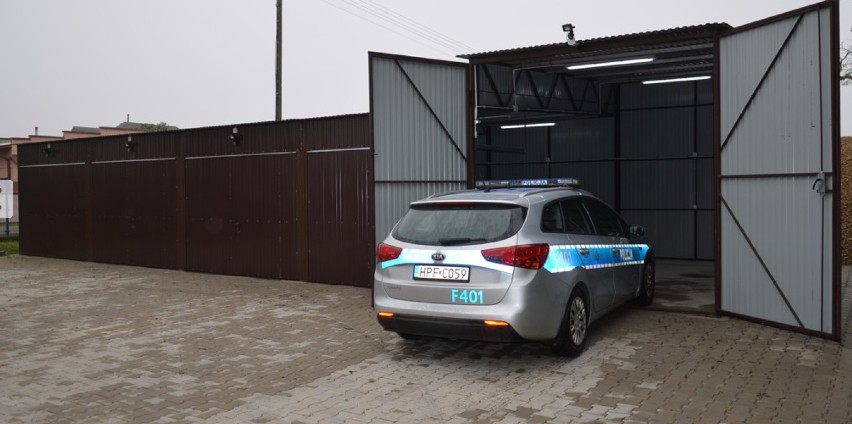 Gmina Grabica ufundowała policji garaże i parking przed...