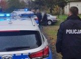 Powiat bełchatowski. Policyjny pościg zakończył się zatrzymaniem złodziei w Woli Głupickiej