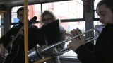 Święto Niepodległości 2013. Wspólne śpiewanie w autobusach i tramwajach!