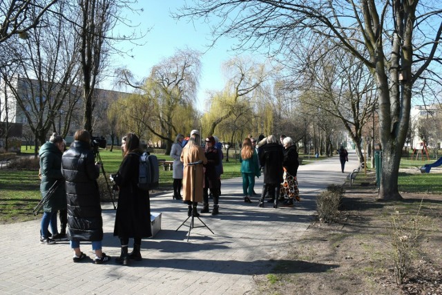 Jeśli inowrocławscy radni przegłosują projekt uchwały, teren zielony w sąsiedztwie ulic Łokietka i Jagiełły w Inowrocławiu nazwany zostanie skwer Praw Kobiet. Podczas konferencji prasowej mówili o tym: Wojciech Piniewski, Julia Wierzbanowska-Kaczmarek i Wiktoria Radulska