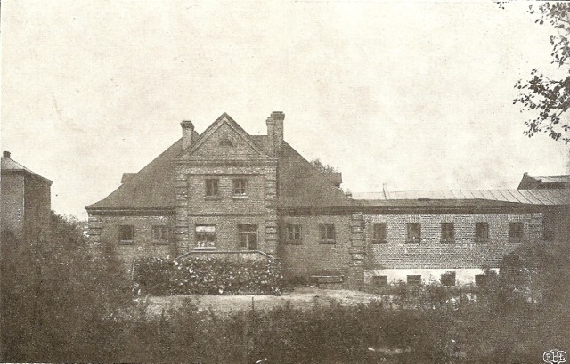 Budynek zakładu kąpielowego w Tomaszowie. Zdjęcie z 1927 roku.

Archiwum Andrzeja Kobalczyka